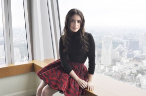 リリー・コリンズ