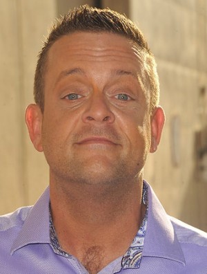 「メン・イン・ブラック3」のレニー・ヴェニートがエイリアンの隣人に！SFコメディーシリーズを製作