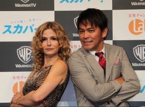 キーラ・セジウィック、岡田圭右