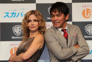 キーラ・セジウィック、岡田圭右