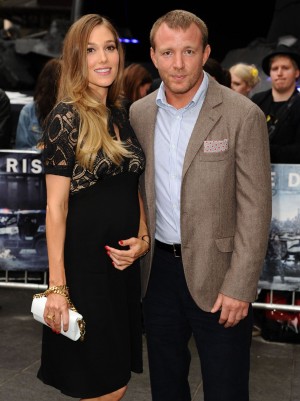 ガイ・リッチー、妊娠中の恋人と婚約！　婚約指輪も自分でデザイン