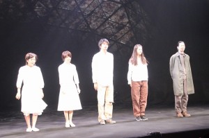 舞台「悼む人」最終舞台稽古、真野恵里菜、伊藤蘭、向井理、小西真奈美、手塚とおる