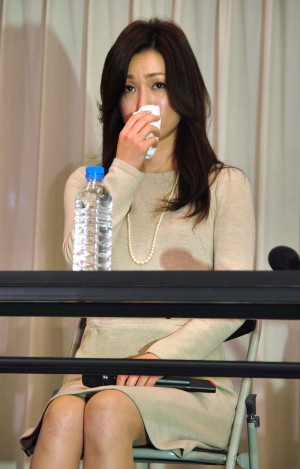 酒井法子 復帰会見の様子