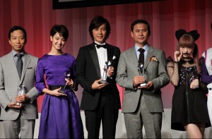 今年のベストドレッサー賞に輝いた市川猿之助、剛力彩芽、藤木直人、佐々木則夫(なでしこジャパン監督)、きゃりーぱみゅぱみゅ