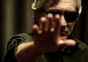 高IQ集団JAPAN MENSAの超難関暗号クイズを解け！デ・ニーロ＆シガーニー「レッド・ライト」予告編公開