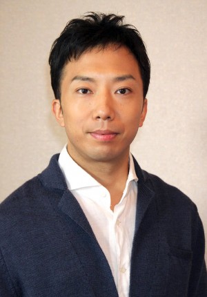 「ハッピーになって帰る、これが芝居の大前提です」と語る、市川猿之助