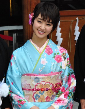 剛力彩芽、月9初主演に感涙!和装で一足早い成人式