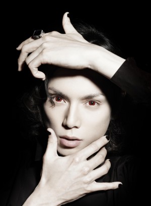 水嶋ヒロ、3年ぶりに俳優復帰！大人気コミック「黒執事」の悪魔で執事セバスチャン役