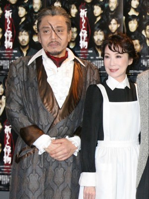 「祈りと怪物~ウィルヴィルの三姉妹~」蜷川バージョンの囲み取材に出席した、勝村政信、伊藤蘭