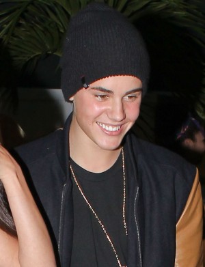 ビーバー破局、原因はマリファナと学生ファンとの浮気だった？