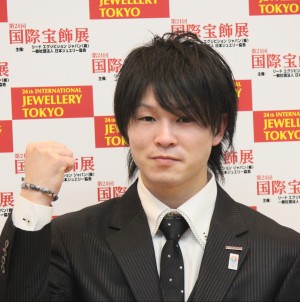 本ジュエリーベストドレッサー賞」を受賞したロンドン五輪金メダリスト体操・内村航平選手