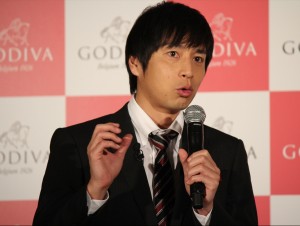 GODIVA主催のホワイトデーイベントに登場した、徳井義実