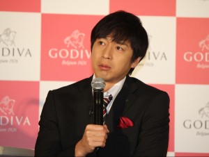 GODIVA主催のホワイトデーイベントに登場した、徳井義実