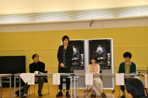 舞台版「耳なし芳一」初顔合わせに登場した、(左から)益岡徹、山本裕典、安倍なつみ、橋本淳