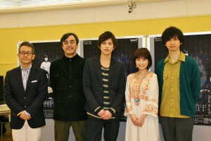 舞台版「耳なし芳一」初顔合わせに登場した、(左から)宮本亜門、益岡徹、山本裕典、安倍なつみ、橋本淳