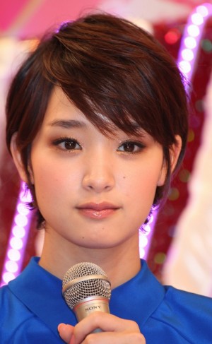 後輩ユニットの冠番組のMCを務める剛力彩芽