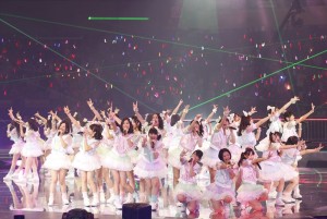 初の単独武道館公演を行ったHKT48 20分に及ぶ48グループ&乃木坂46メドレーも!