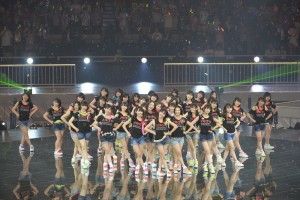 初の単独武道館公演を行ったHKT48 20分に及ぶ48グループ&乃木坂46メドレーも!