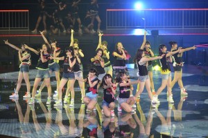初の単独武道館公演を行ったHKT48 20分に及ぶ48グループ&乃木坂46メドレーも!