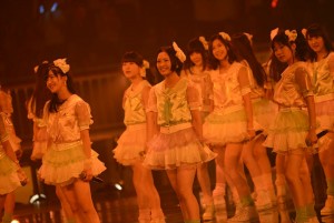 初の単独武道館公演を行ったHKT48 20分に及ぶ48グループ&乃木坂46メドレーも!