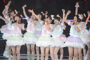 初の単独武道館公演を行ったHKT48 20分に及ぶ48グループ&乃木坂46メドレーも!