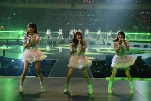 初の単独武道館公演を行ったHKT48 20分に及ぶ48グループ&乃木坂46メドレーも!