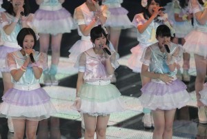 初の単独武道館公演を行ったHKT48 20分に及ぶ48グループ&乃木坂46メドレーも!