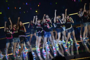 初の単独武道館公演を行ったHKT48 20分に及ぶ48グループ&乃木坂46メドレーも!
