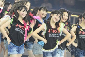 初の単独武道館公演を行ったHKT48 20分に及ぶ48グループ&乃木坂46メドレーも!