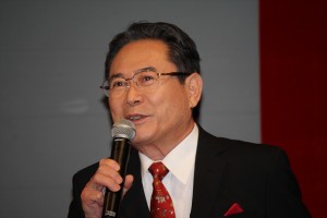 松本人志監督最新作『R100』製作報告会見に登場した前田吟