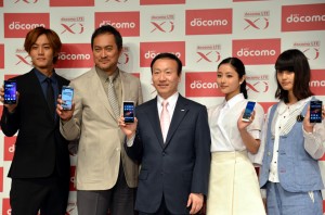 NTTドコモ新商品発表会に出席した松坂桃李、渡辺謙、加藤薫社長、石原さとみ、橋本愛