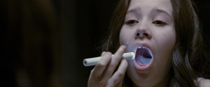 口の奥底に「得体の知れない何かがいる」 映画『ポゼッション』怖すぎる映像公開
