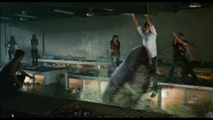 人喰いサメ、カニ、殺人鬼が襲いかかる『パニック・マーケット3D』公開決定