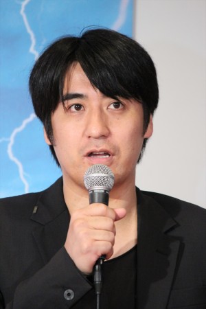 『ゴッドタン キス我慢選手権 THE MOVIE』完成報告会見に登場した佐久間宣行監督