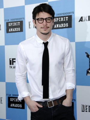 恋多きイケメン俳優ジョシュ・ハートネット、共演女優と熱愛発覚