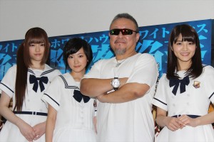『エンド・オブ・ホワイトハウス』公開直前イベントに登場した(左から)乃木坂46の松村沙友理、生駒里奈、テレンス・リー、乃木坂46の若月佑美