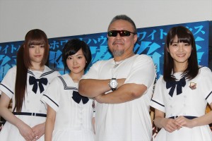 『エンド・オブ・ホワイトハウス』公開直前イベントに登場した(左から)乃木坂46の松村沙友理、生駒里奈、テレンス・リー、乃木坂46の若月佑美