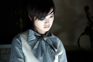 剛力彩芽も男装の麗人、幻蜂汐璃の姿を披露