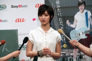 剛力彩芽、「閃光ライオット」応援ガール就任