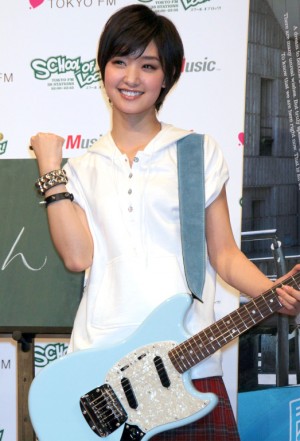 剛力彩芽、「閃光ライオット」応援ガール就任