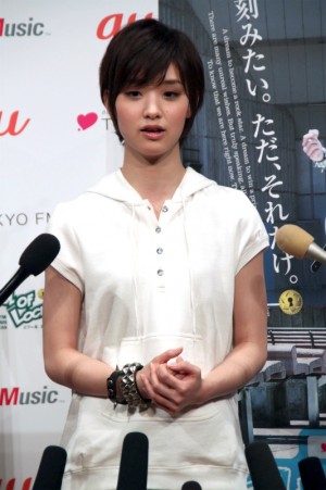 剛力彩芽、「閃光ライオット」応援ガール就任
