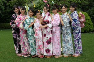 「X21」七夕撮影会にて、(左から)小澤奈々花、細井友里加、白鳥羽純、井頭愛海、吉本実憂、籠谷さくら、末永真唯、泉川実穂