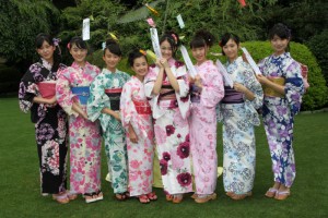 「X21」七夕撮影会にて、(左から)小澤奈々花、細井友里加、白鳥羽純、井頭愛海、吉本実憂、籠谷さくら、末永真唯、泉川実穂