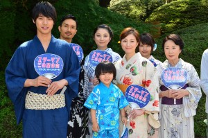 『スターマン・この星の恋』製作発表会見に登場した(左から)福士蒼汰、KENCHI(EXILE)、小池栄子、五十嵐陽向、広末涼子、有村架純、吉行和子