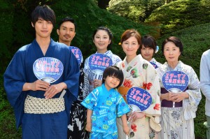 『スターマン・この星の恋』製作発表会見に登場した(左から)福士蒼汰、KENCHI(EXILE)、小池栄子、五十嵐陽向、広末涼子、有村架純、吉行和子