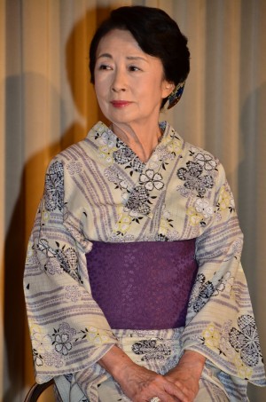 『スターマン・この星の恋』製作発表会見に登場した吉行和子