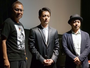 (左から)三池崇史監督、山田孝之、白石和彌監督、映画『凶悪』トークショーにて