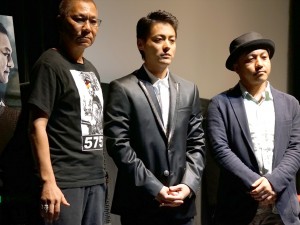 (左から)三池崇史監督、山田孝之、白石和彌監督、映画『凶悪』トークショーにて