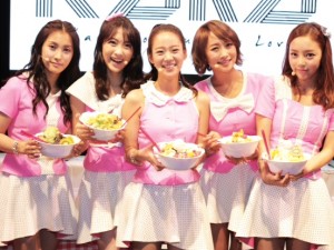 新曲『サンキュー サマーラブ』発売記念イベントを行ったKARA