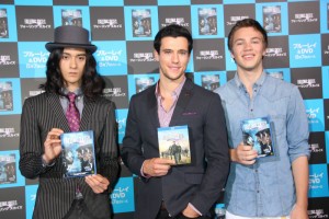 海外ドラマ『フォーリング スカイズ』で来日した、ドリュー・ロイ(中央)、コナー・ジェサップ(左)、栗原類